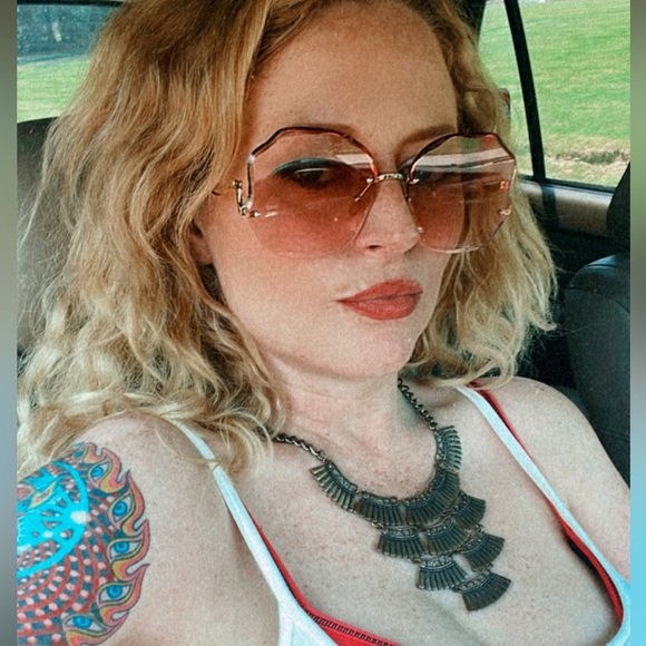 Meet your Posher, Alanna - Picture 1 of 4